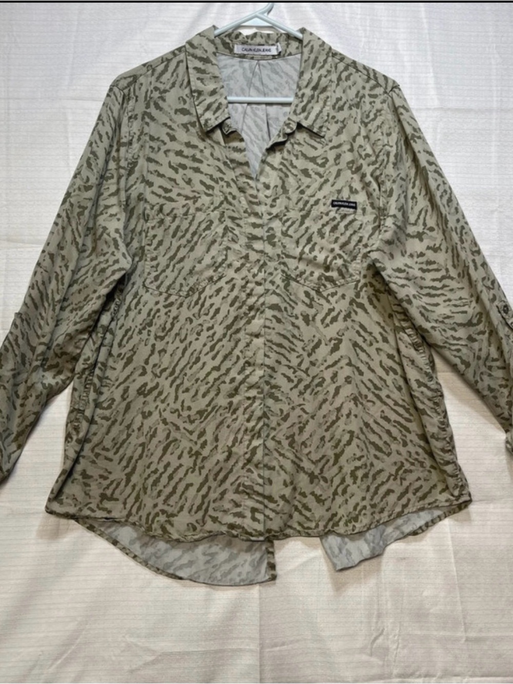 Calvin Klein Jeans Olive Green Animal Print Button-Down Shirt 100% Tencel Sz XL